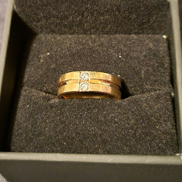 *SOLD* Yellow Gold Diamond Band - Picture 1 of 3